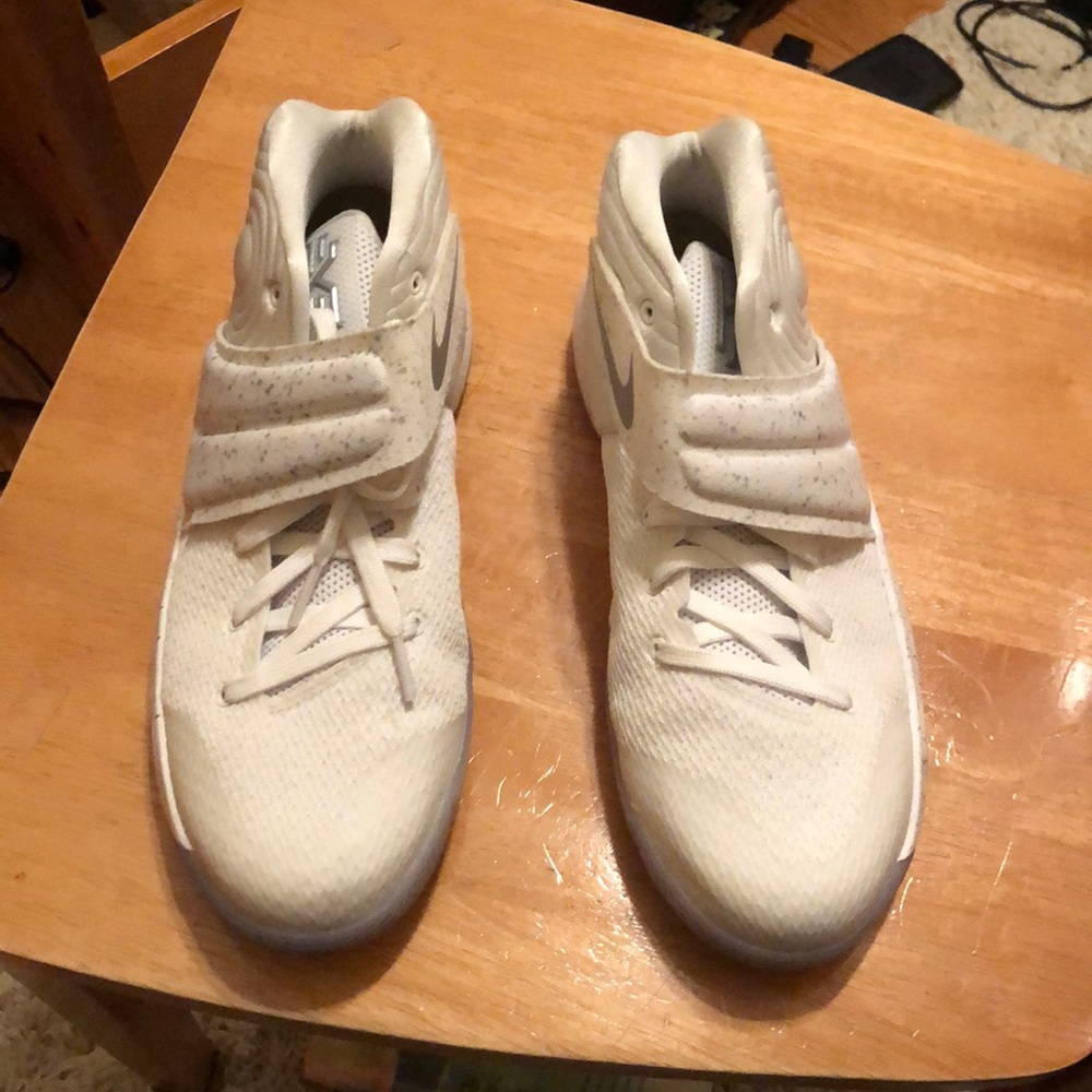kyrie irving white shoe